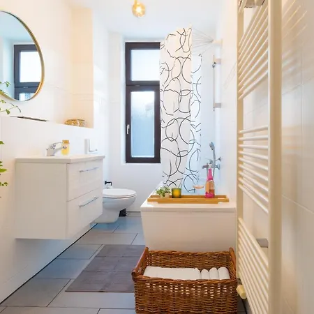 Ruhige In Zentraler Lage - Quiet Flat In A Location Magdeburg